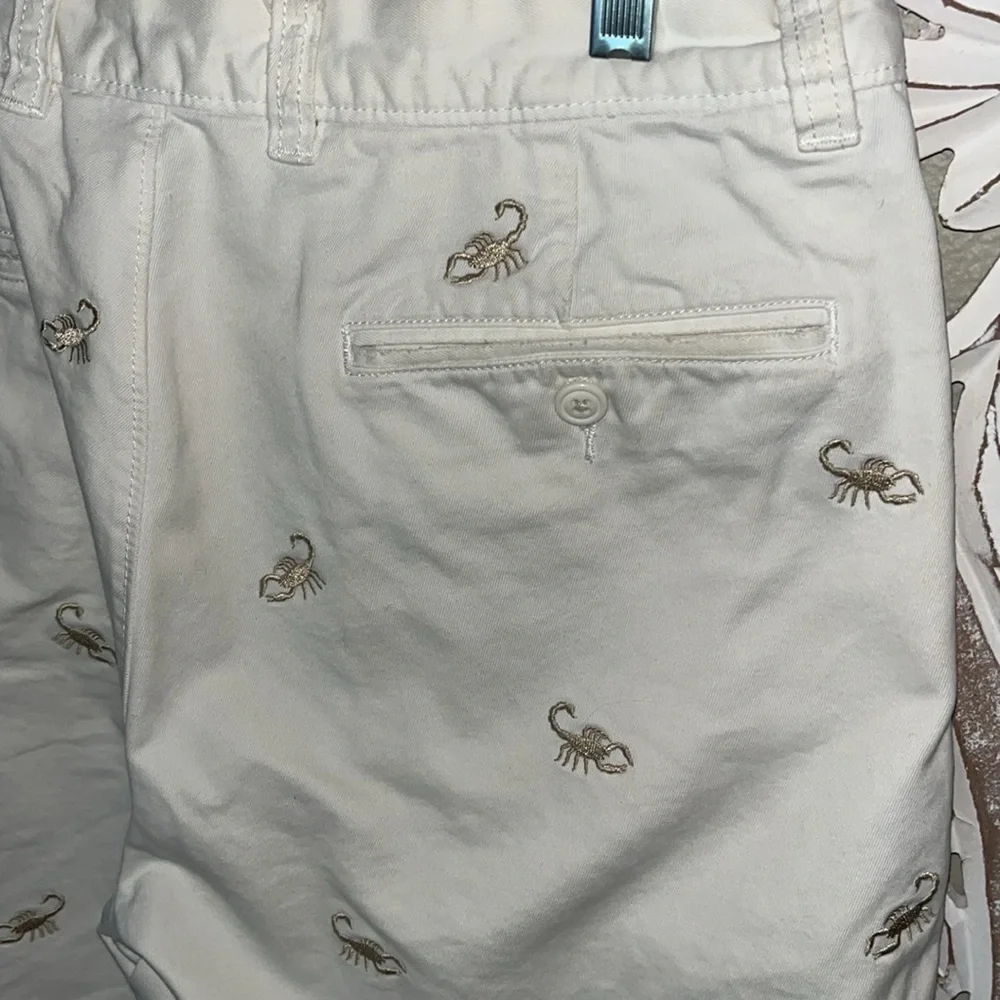 J Crew White Broken In Embroidered Scorpion Cut Off Bermuda Shorts Mens sz31 EUC